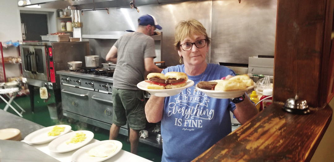 tullahomanews.com - Lane Curlee - Damron's marks 25 years of southern hospitality - Tullahoma News