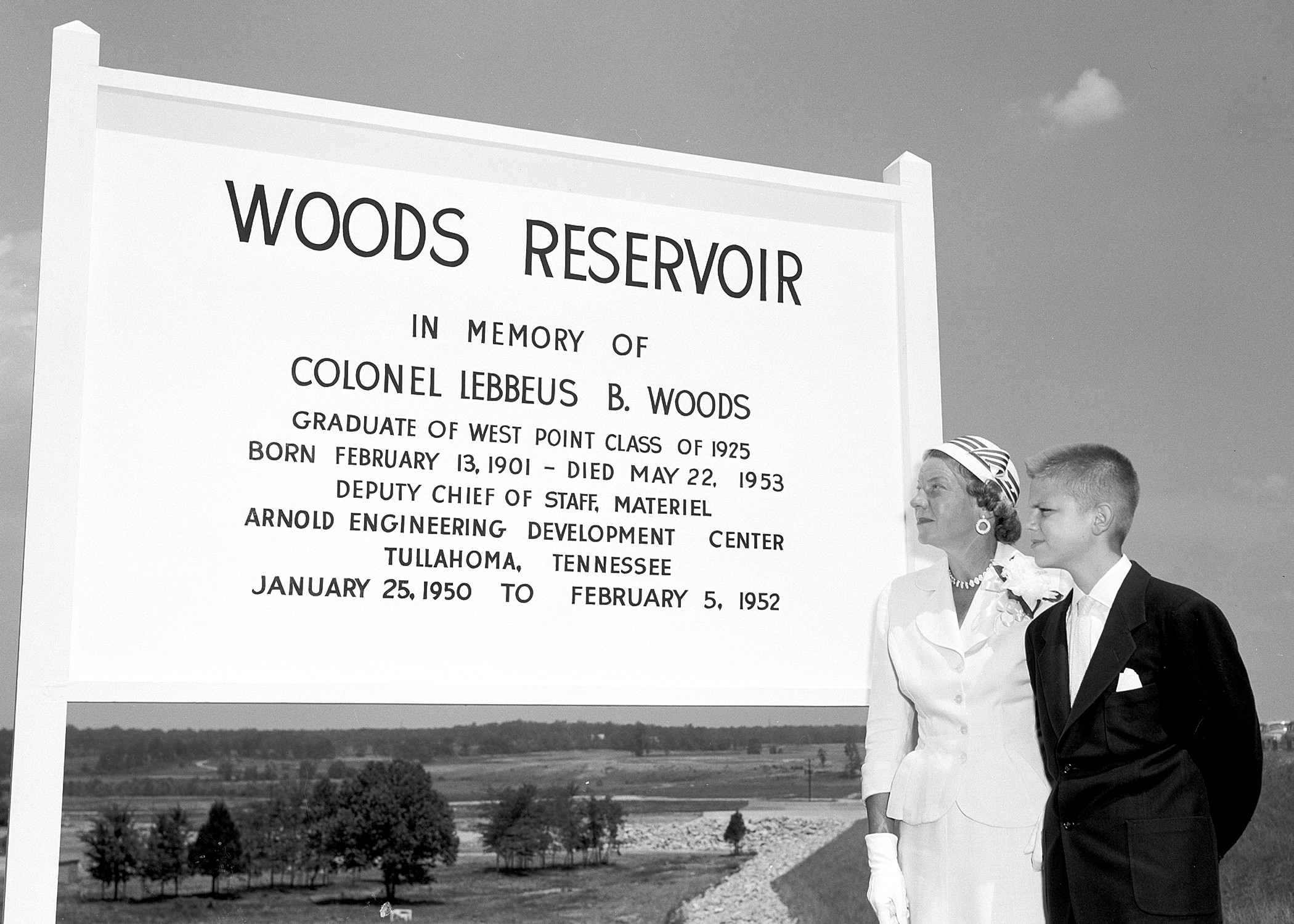AEDC at 75: AEDC dedicates lake in honor of Col. Woods